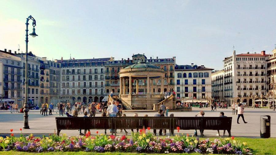 Espacioso Apartamento En El Centro De Памплона Экстерьер фото